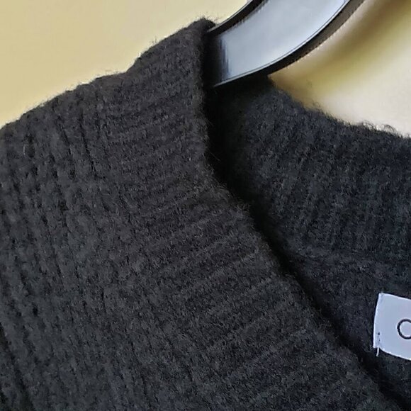 NWT Calvin Klein Relaxed Fit V-Neck Black Sweater -Merino Wool & Cozy! - Picture 11 of 11
